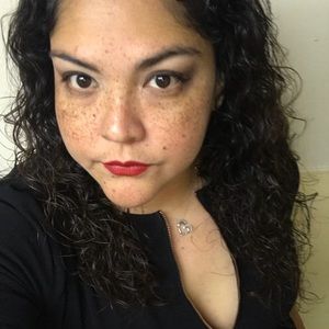 Meet your Posher, Cee